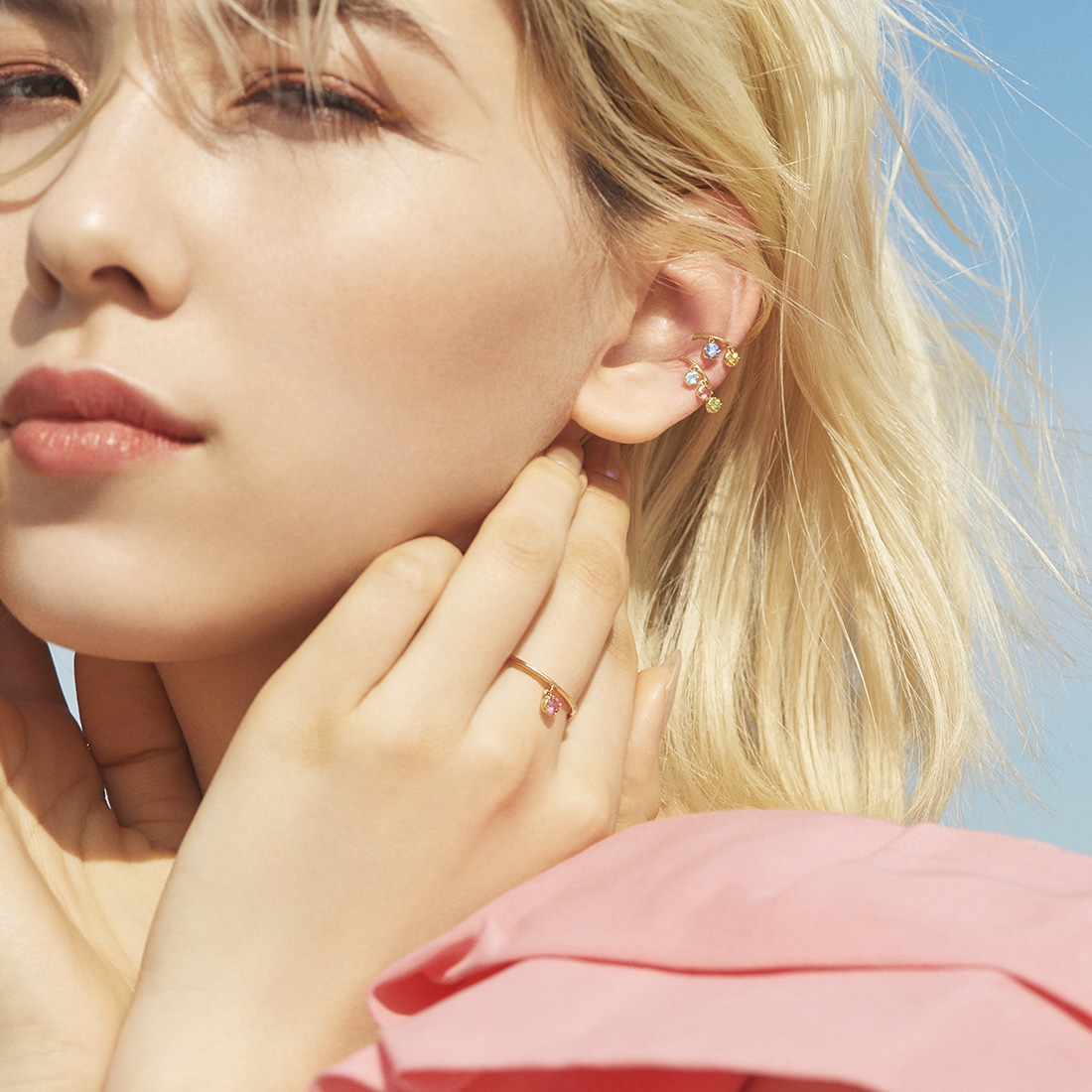 AHKAH 2019ss コサージュピアス（マルチカラー）、インセンスピアス フォリアージュフラワー ピアス | AHKAH / アーカー | 【公式